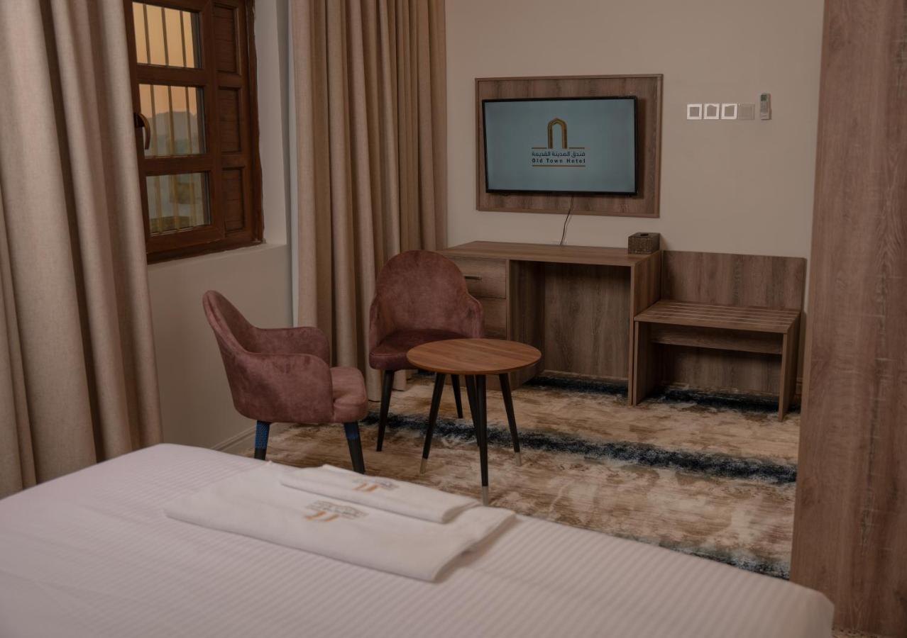فندق المدينة القديمة Old Town Hotel Низва Екстериор снимка