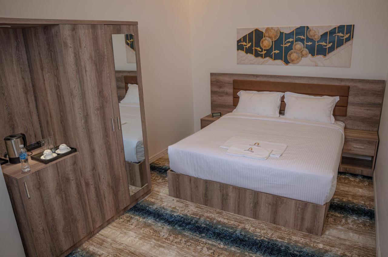 فندق المدينة القديمة Old Town Hotel Низва Екстериор снимка