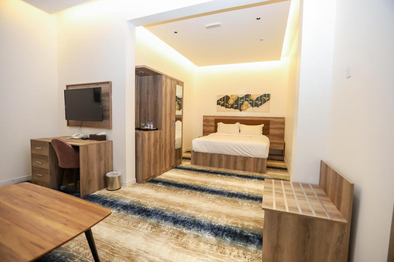 فندق المدينة القديمة Old Town Hotel Низва Екстериор снимка
