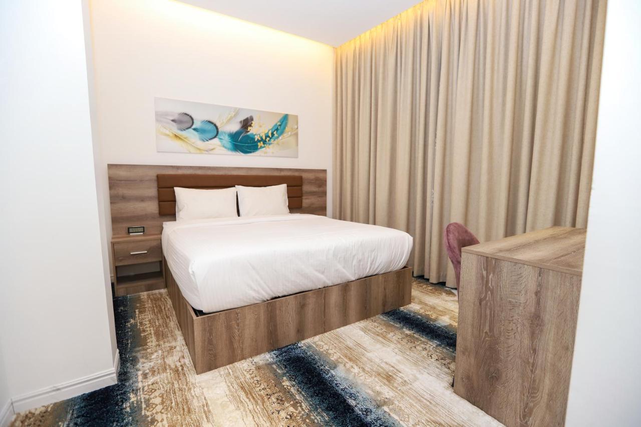 فندق المدينة القديمة Old Town Hotel Низва Екстериор снимка