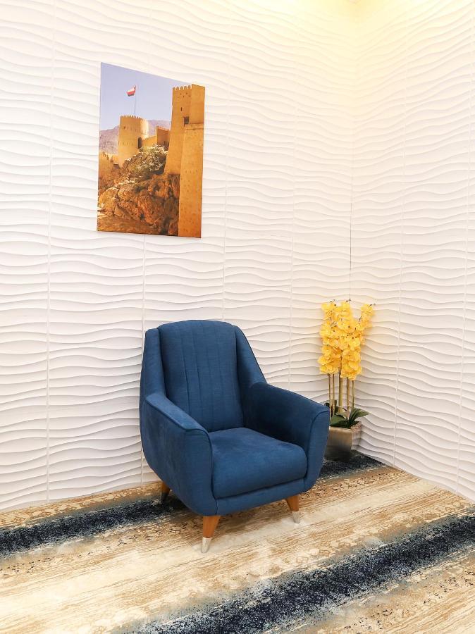 فندق المدينة القديمة Old Town Hotel Низва Екстериор снимка