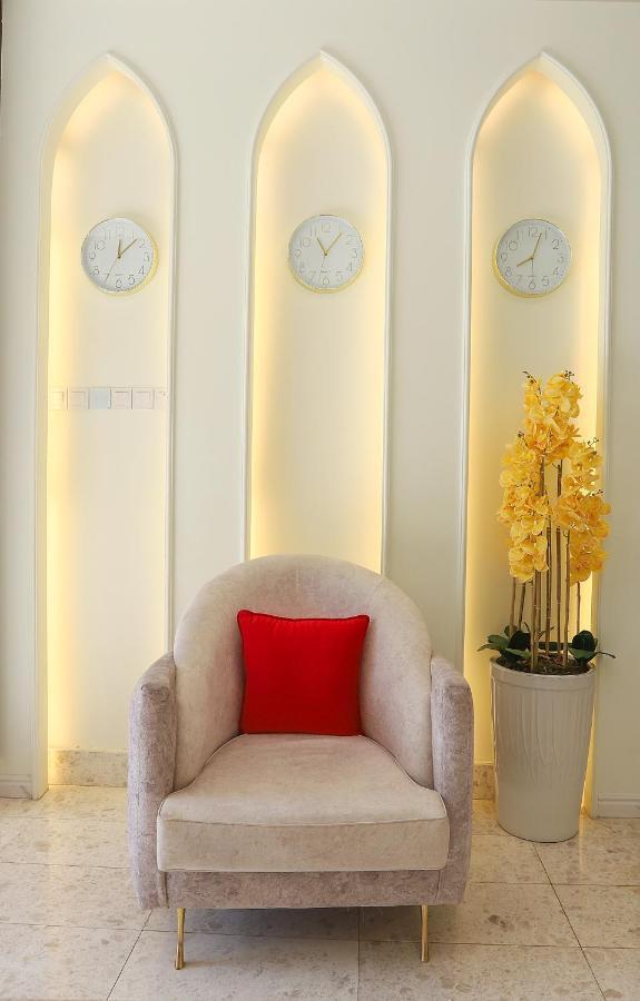 فندق المدينة القديمة Old Town Hotel Низва Екстериор снимка