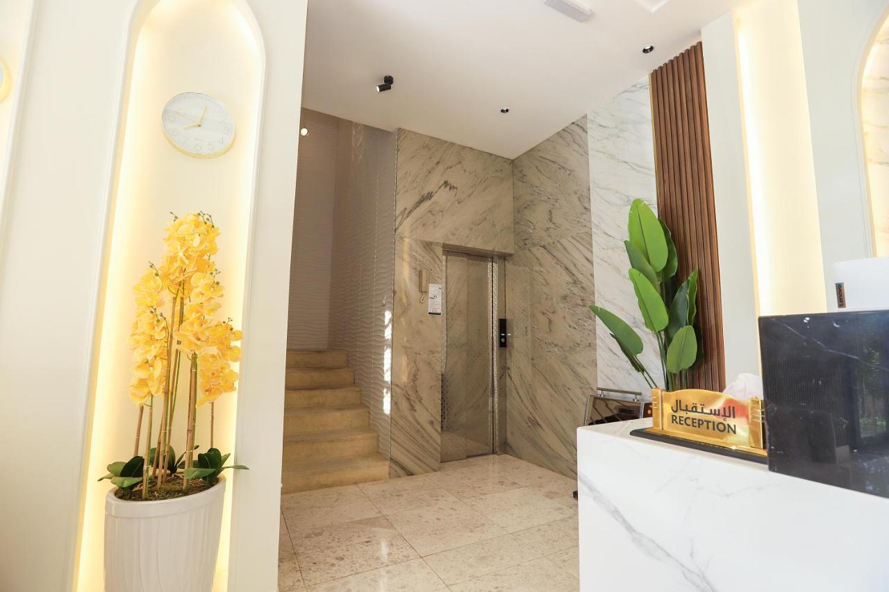 فندق المدينة القديمة Old Town Hotel Низва Екстериор снимка